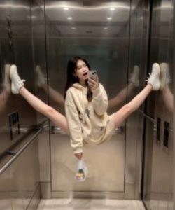 AI生成电梯一字马美女制作教程，条条流量上万，别再在外面被割韭菜了，全流程实操-乌龙学社